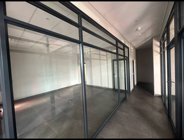 2,344M² WAREHOUSE FOR SALE IN JET PARK